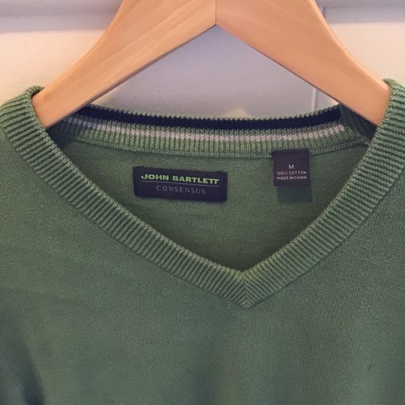 John Bartlett Green Vneck Sweater! - Picture 3 of 3